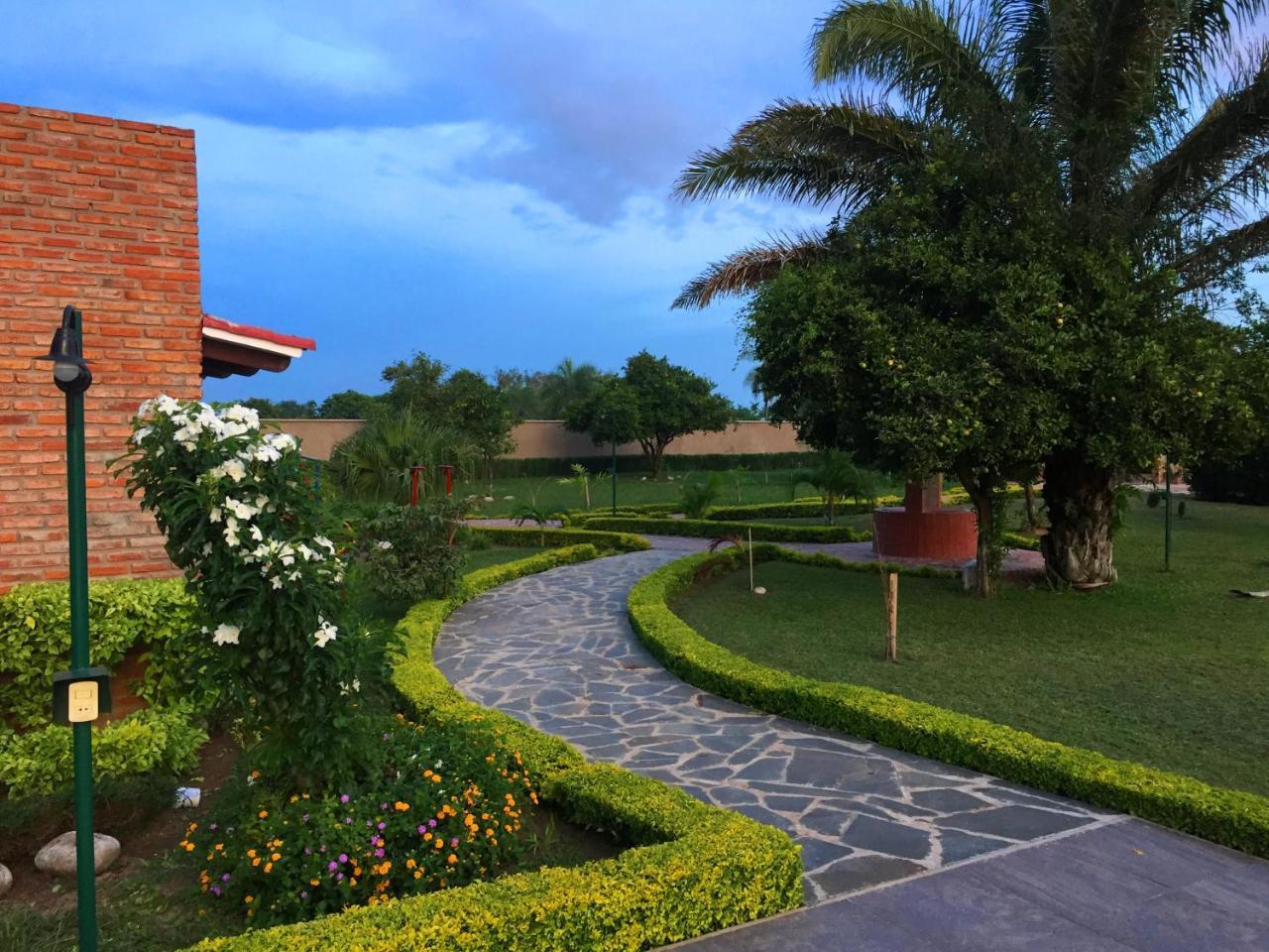 Los Jazmines Hotel Resort Warnes Exterior foto